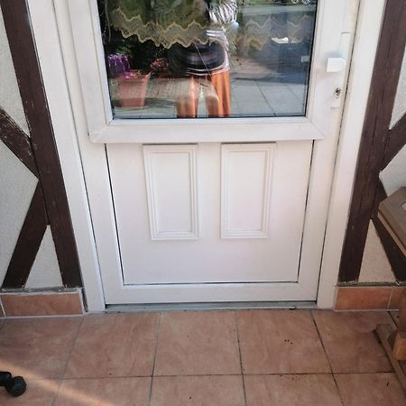 Appartamento Kleines Haus Im Oderbruch Neutrebbin Esterno foto